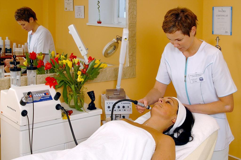 Klinika Mlodosci Medical Spa Świeradów-Zdrój Exteriör bild